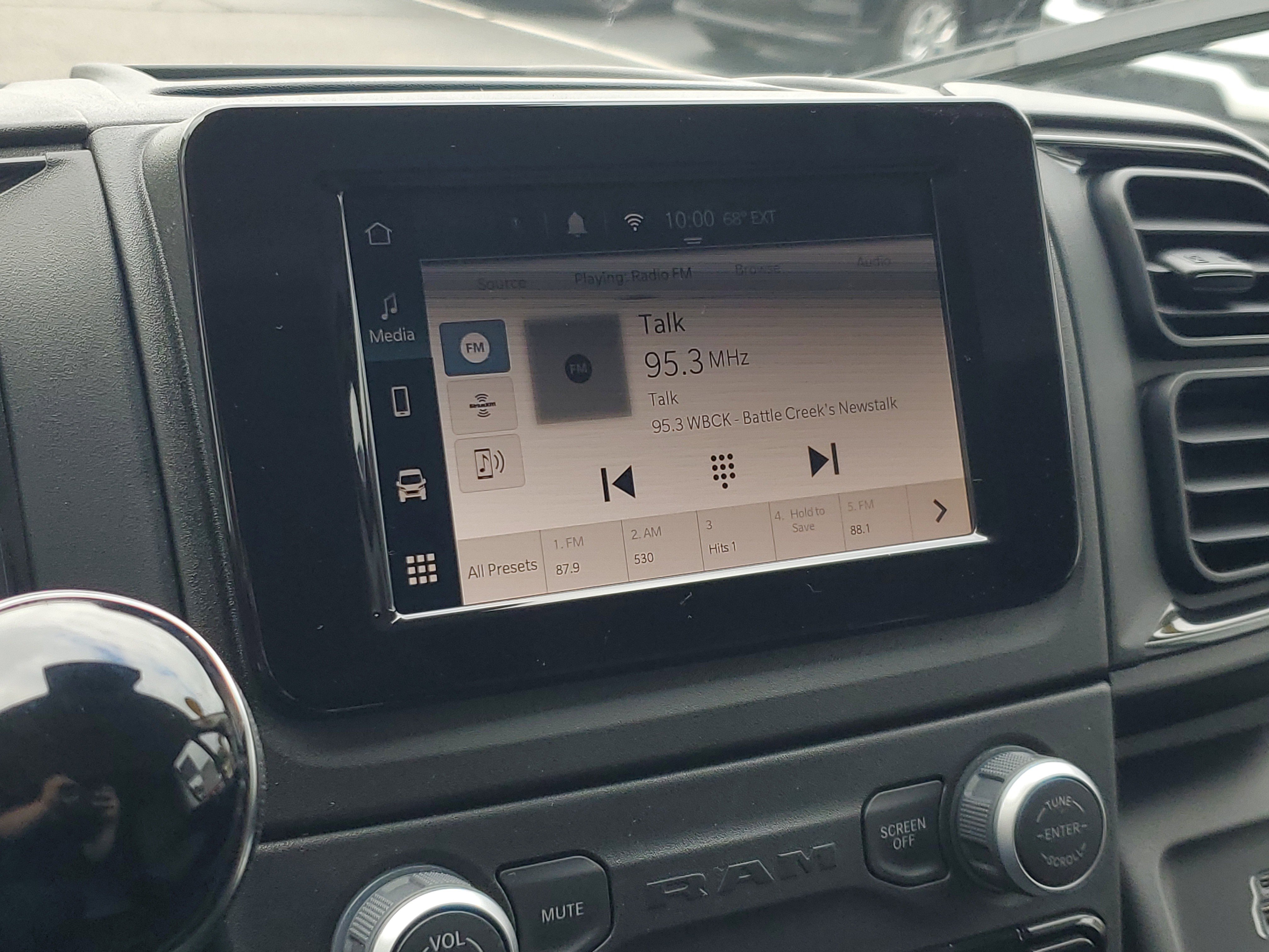 Used 2025 RAM ProMaster 2500 w/ Convenience Group image 15