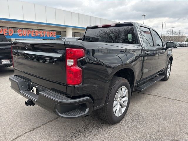 Used 2025 Chevrolet Silverado 1500 Custom image 3