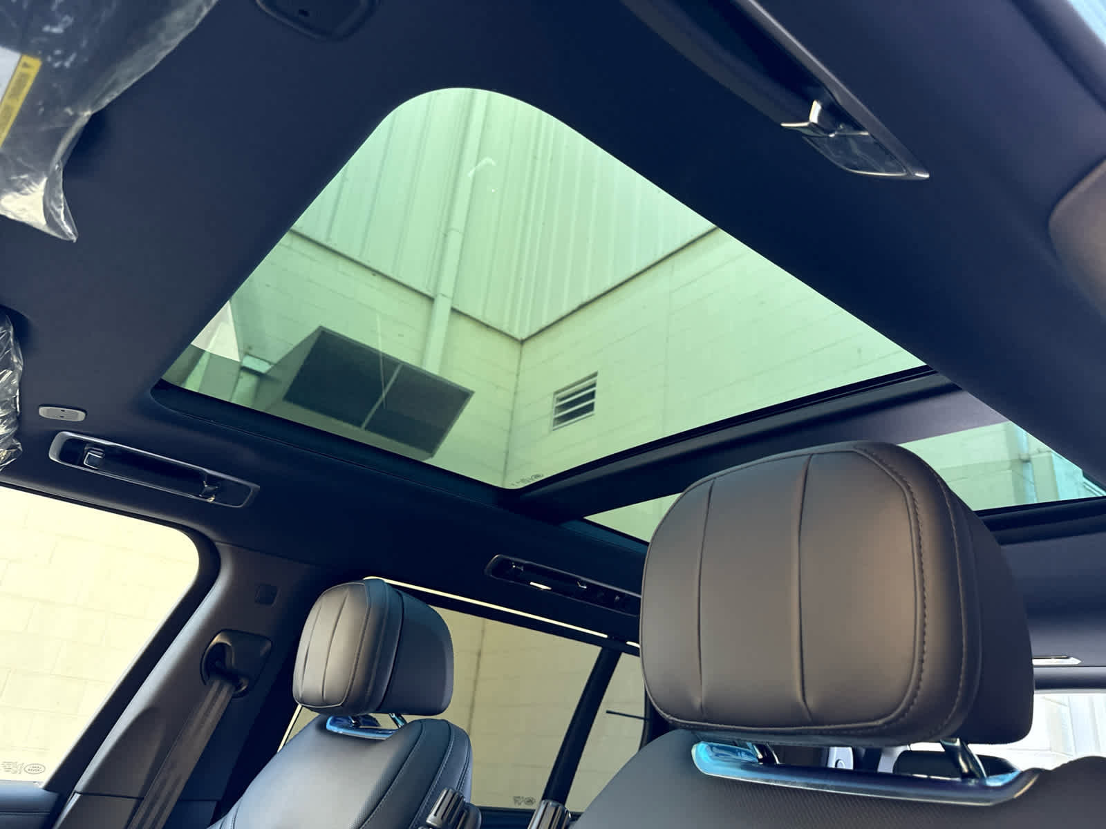 New 2025 Land Rover Range Rover Long Wheelbase SE image 14