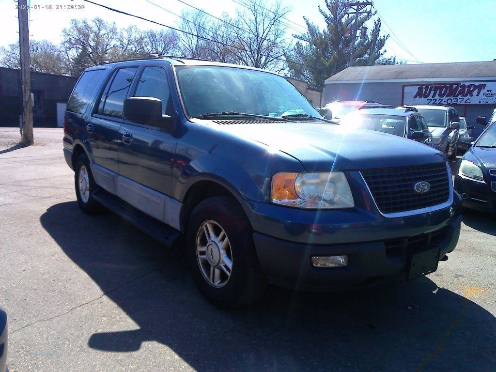 Used 2004 Ford Expedition XLT AWD/4WD image 2