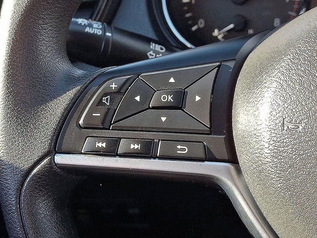 Used 2022 Nissan Rogue Sport S image 15