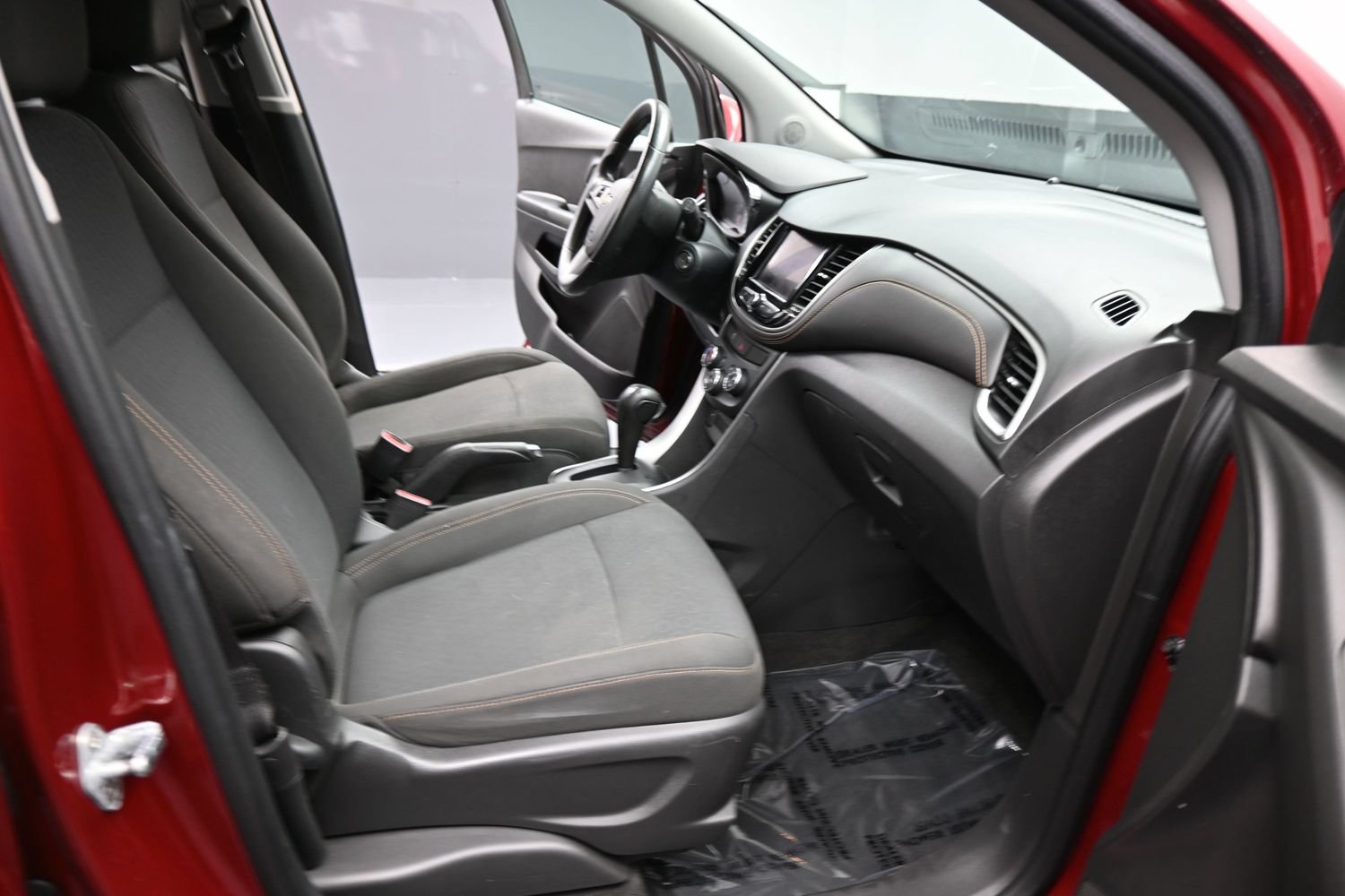 Used 2021 Chevrolet Trax LS w/ Tint and Cruise Package AWD/4WD image 19