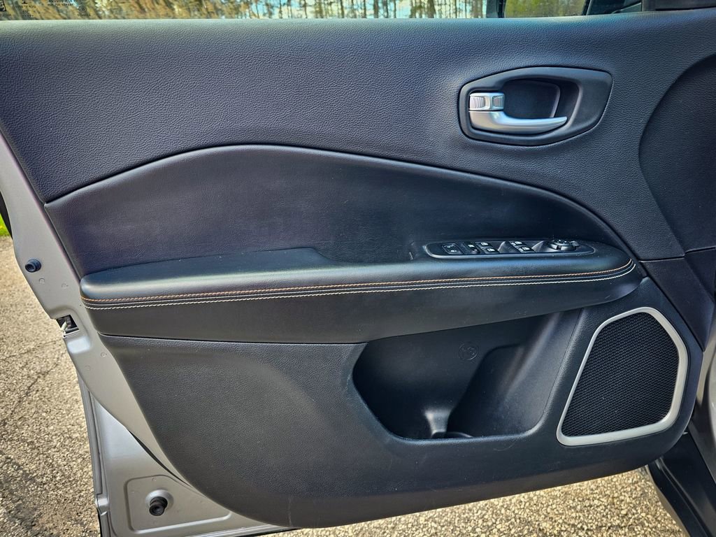 Used 2018 Jeep Compass Latitude w/ Popular Equipment Group image 9