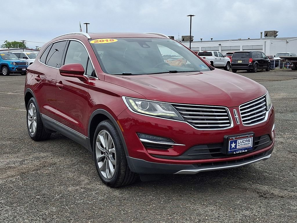 Used 2018 Lincoln MKC Select w/ Select Plus Package AWD/4WD image 2