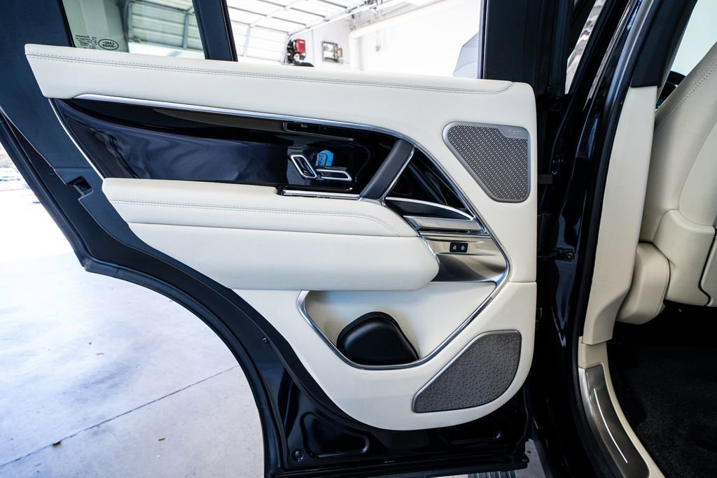 Used 2025 Land Rover Range Rover Autobiography image 46