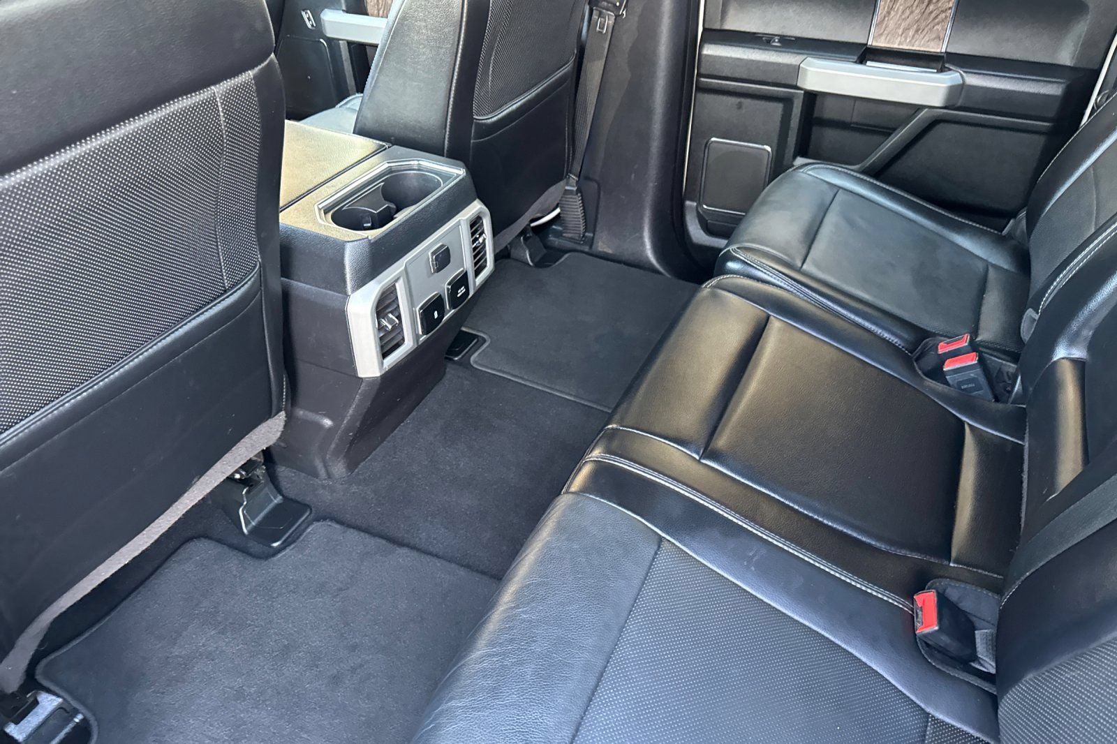 Used 2019 Ford F250 Lariat w/ Lariat Ultimate Package AWD/4WD image 13