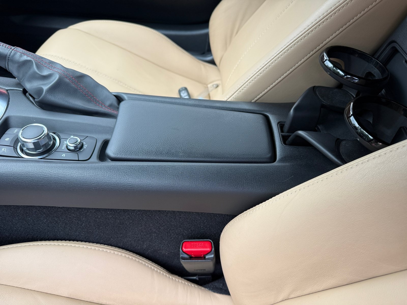 Used 2016 MAZDA MX-5 Miata Grand Touring RWD image 14