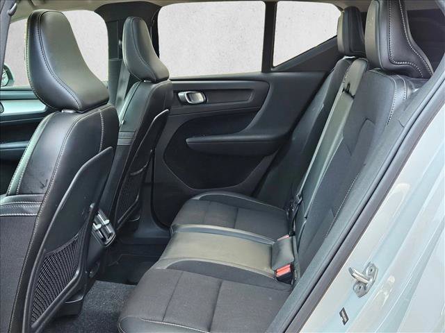 Used 2020 Volvo XC40 T5 Momentum AWD/4WD image 17