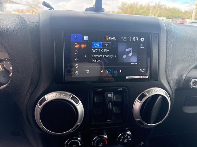 Used 2016 Jeep Wrangler Unlimited Rubicon image 22