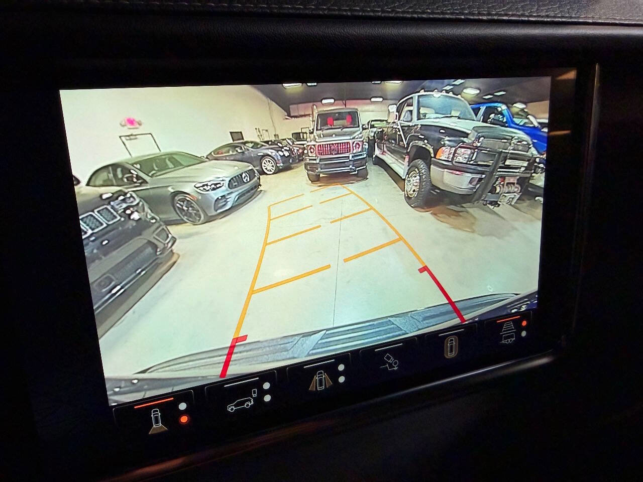 Used 2023 GMC Yukon XL Denali Ultimate image 11