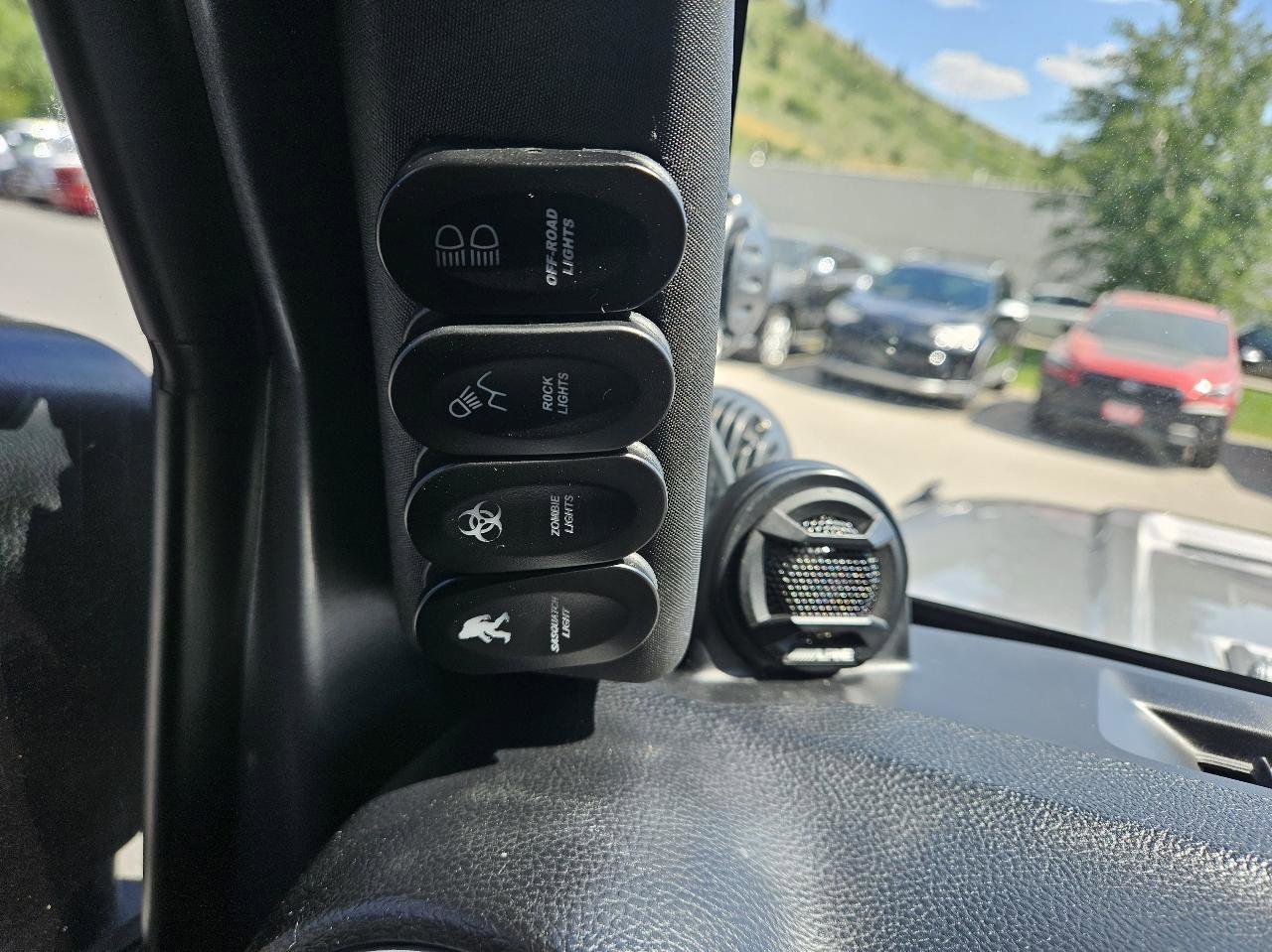 Used 2014 Jeep Wrangler Unlimited Rubicon w/ Connectivity Group AWD/4WD image 16