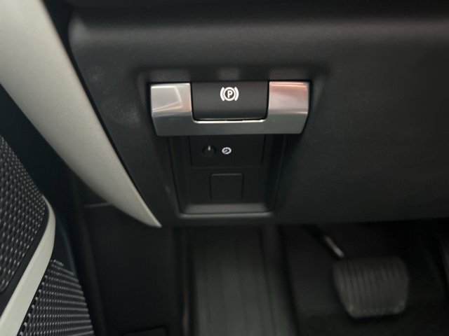 Used 2024 Land Rover Defender 110 S image 19