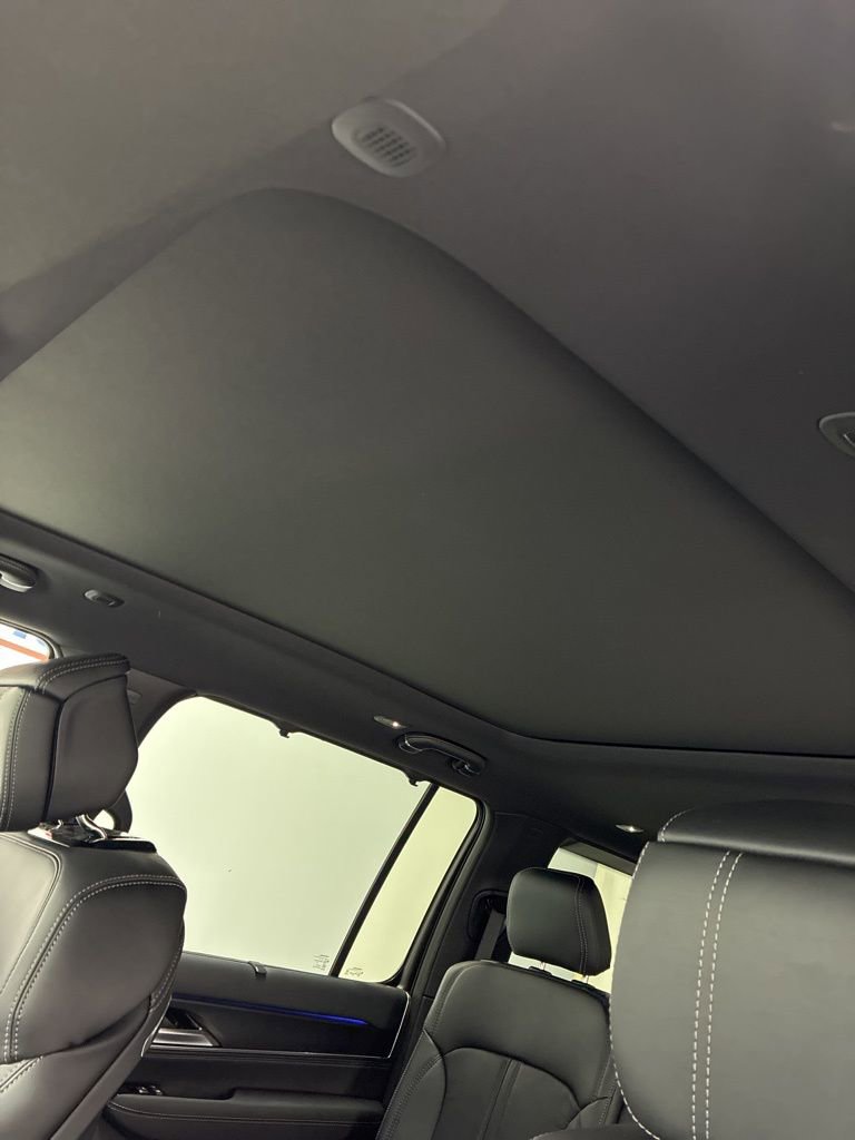 New 2026 Jeep Grand Wagoneer Summit w/ Premium Group III image 22