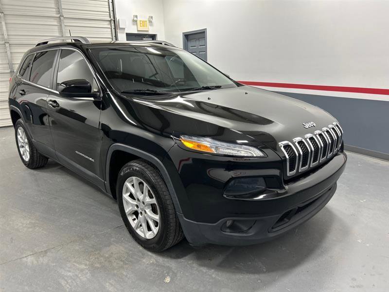 Used 2018 Jeep Cherokee Latitude Plus image 2