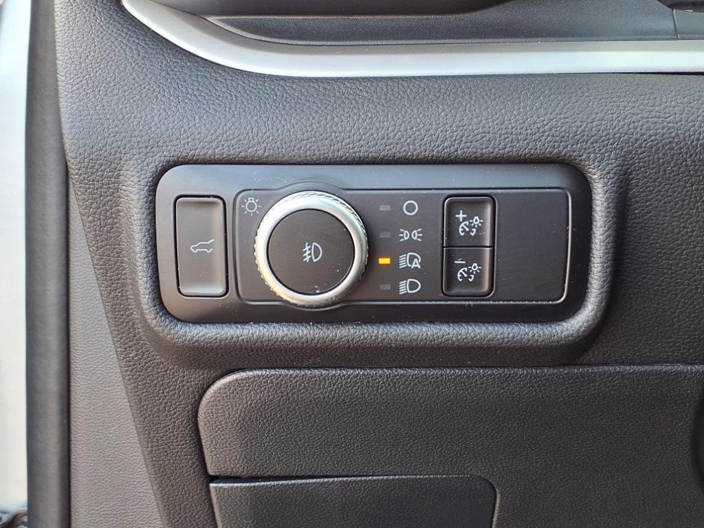 Certified 2022 Ford Explorer XLT w/ Equipment Group 202A image 18