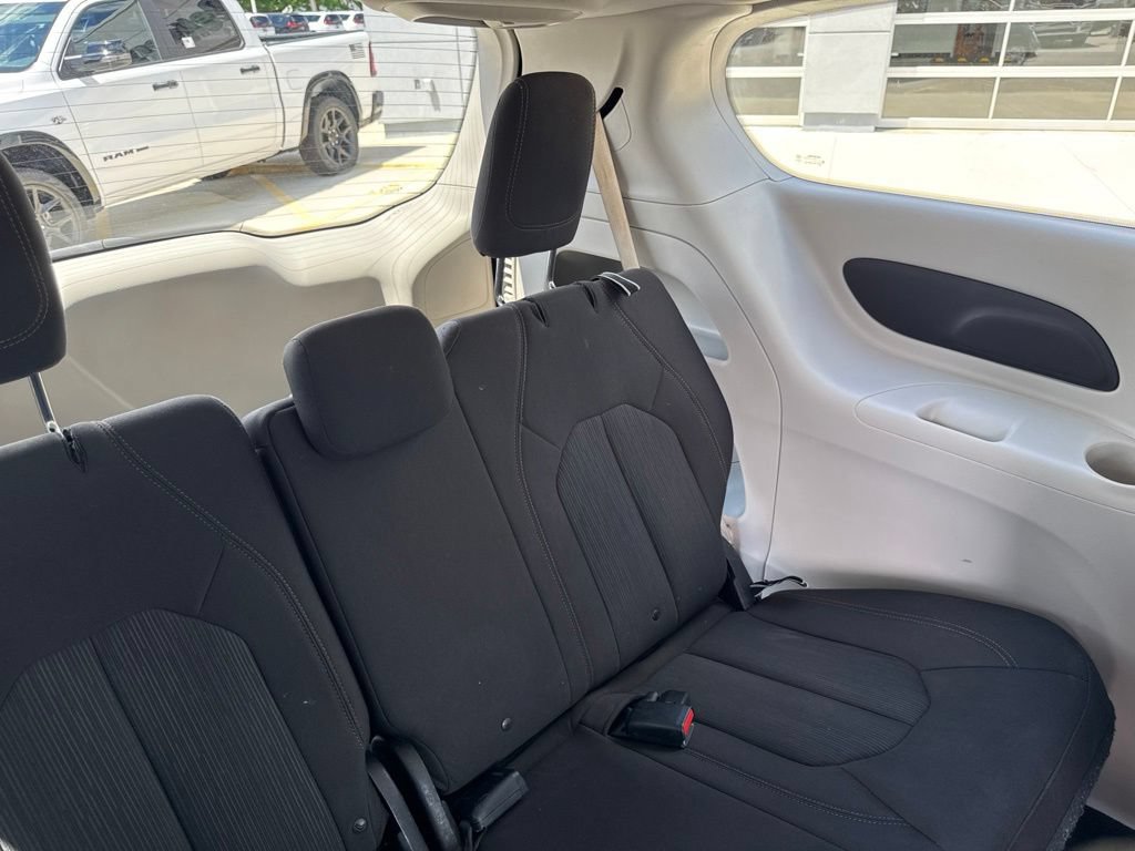 Used 2017 Chrysler Pacifica Touring FWD image 36