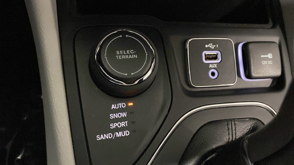 Used 2022 Jeep Cherokee Latitude Lux w/ Sun & Sound Group AWD/4WD image 20