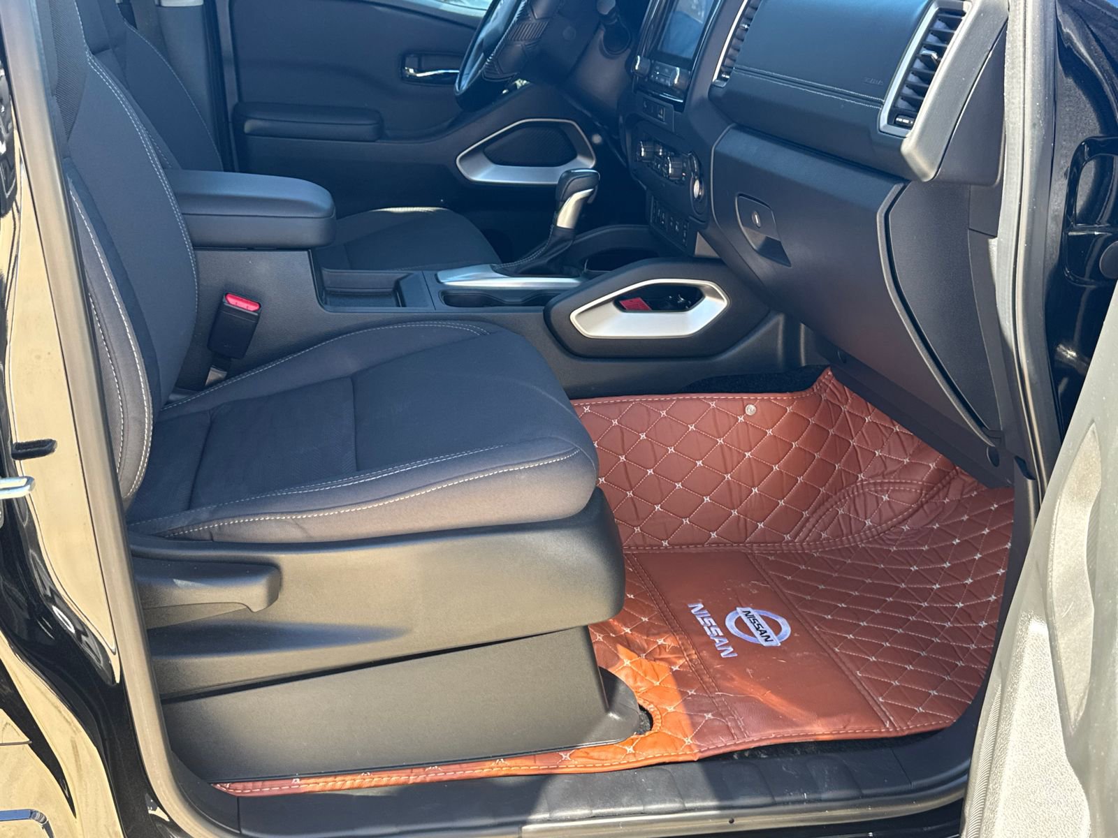 Used 2024 Nissan Frontier SV w/ SV Convenience Package image 13