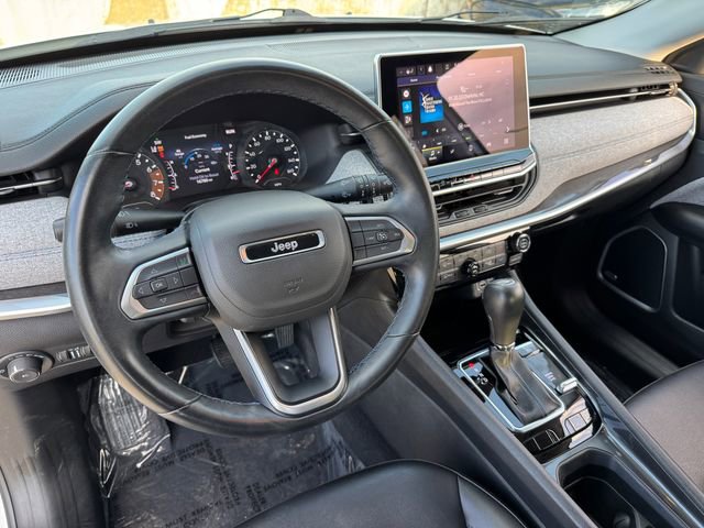 Used 2022 Jeep Compass Latitude w/ Sun and Sound Group AWD/4WD image 3