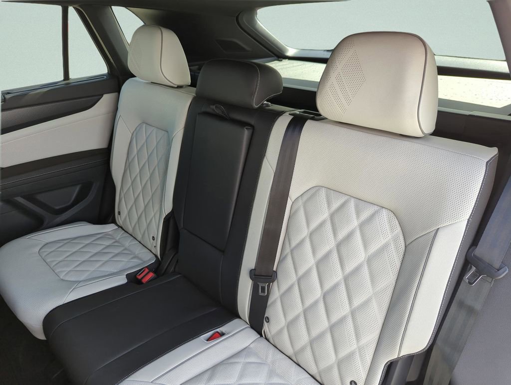 New 2026 Volkswagen Atlas Cross Sport SEL Premium R-Line image 31