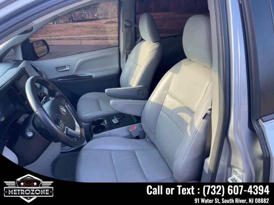 Used 2016 Toyota Sienna AWD image 14