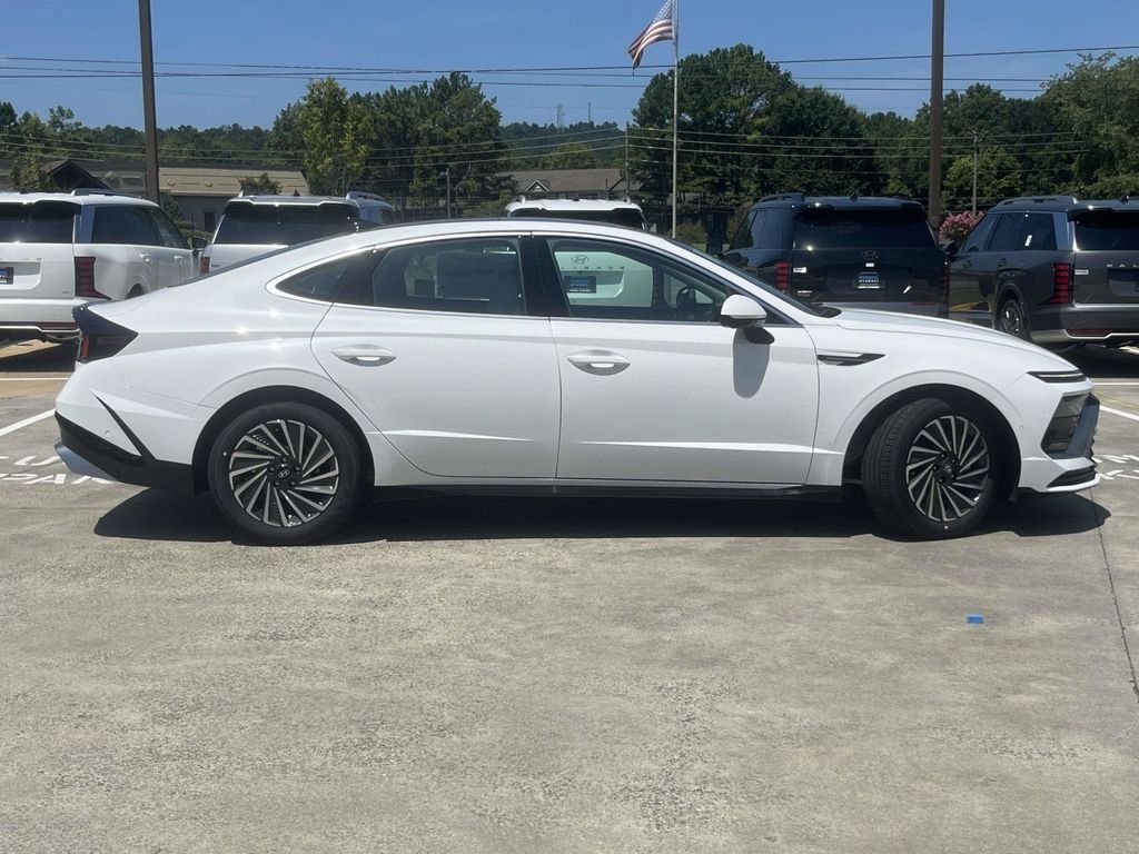New 2026 Hyundai Sonata Limited FWD image 2