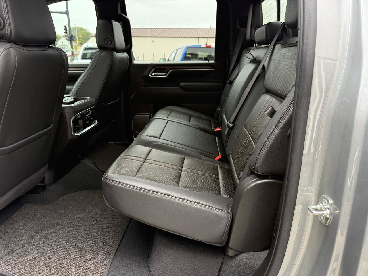 Used 2025 Chevrolet Silverado 3500 High Country w/ High Country Premium Package AWD/4WD image 14