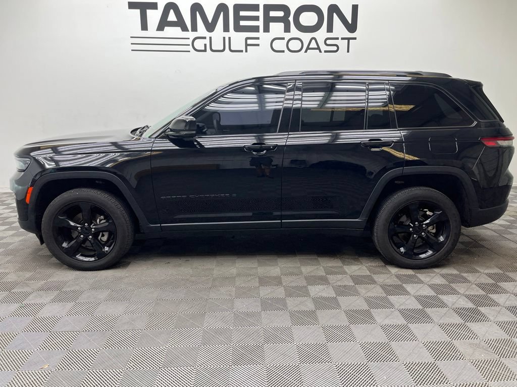 Used 2023 Jeep Grand Cherokee Altitude RWD image 6