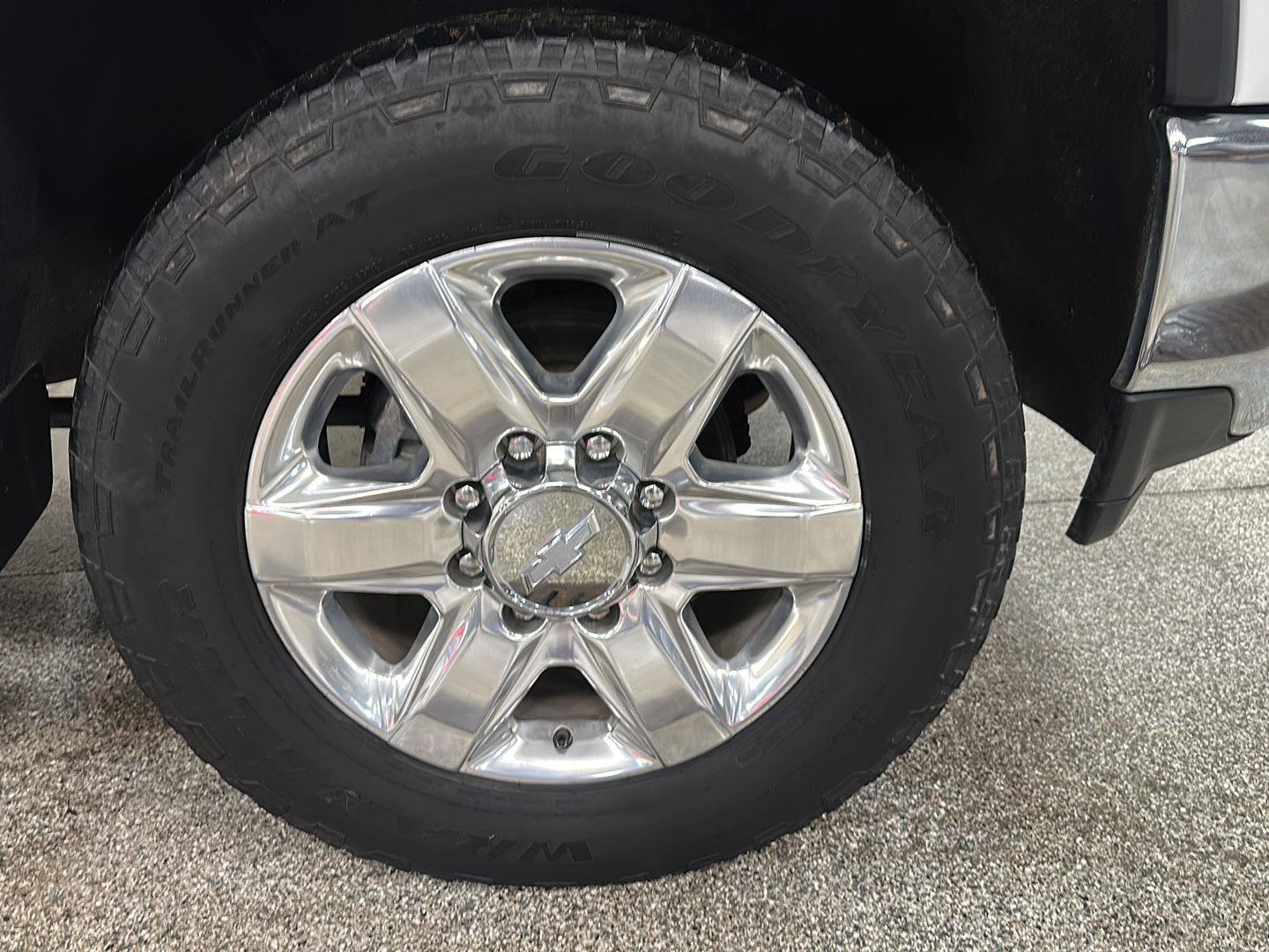 Used 2020 Chevrolet Silverado 2500 LTZ w/ LTZ Plus Package AWD/4WD image 9