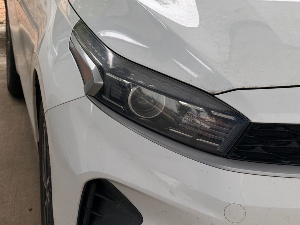 Used 2022 Kia Forte LXS FWD image 4