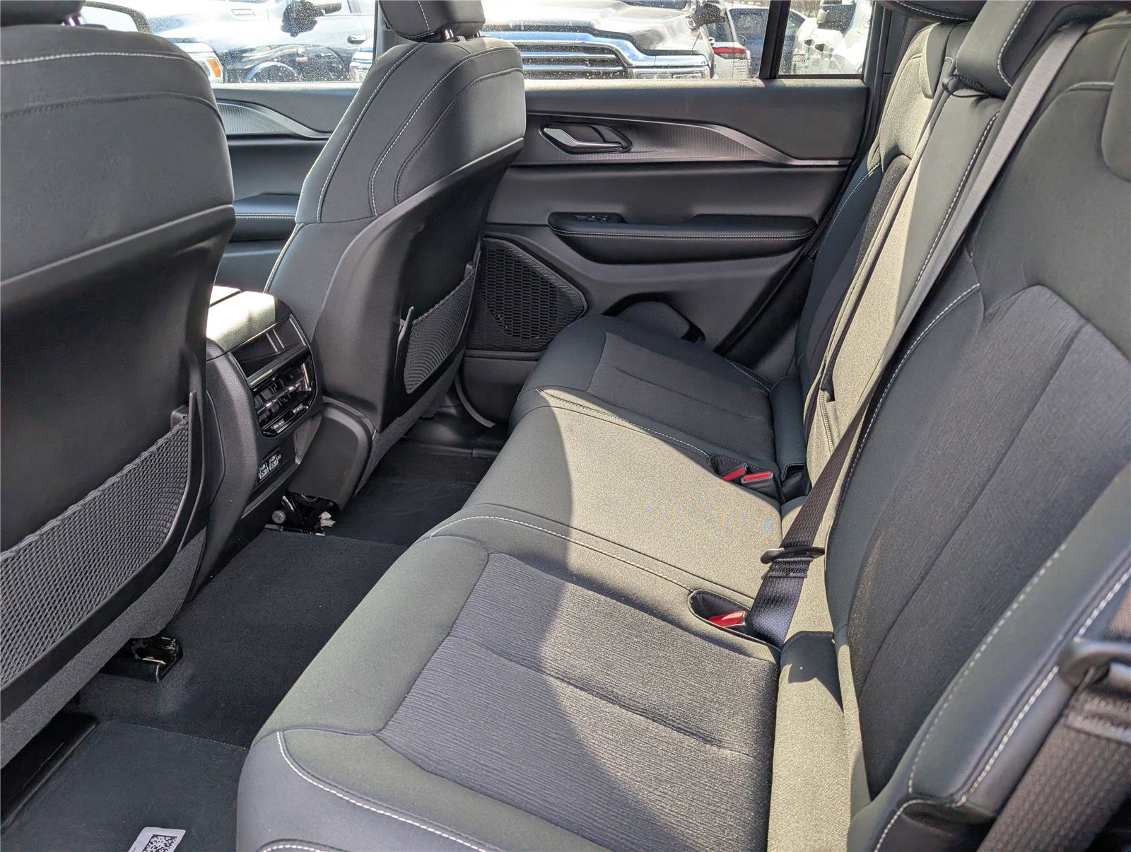 New 2026 Jeep Grand Cherokee Laredo image 9