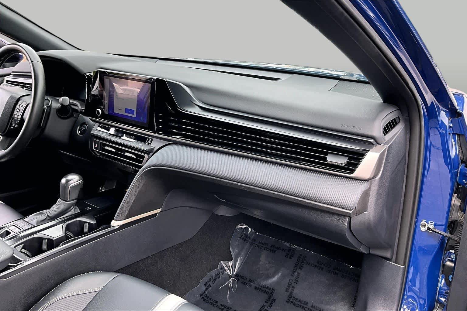 Used 2025 Toyota Camry SE AWD/4WD image 16