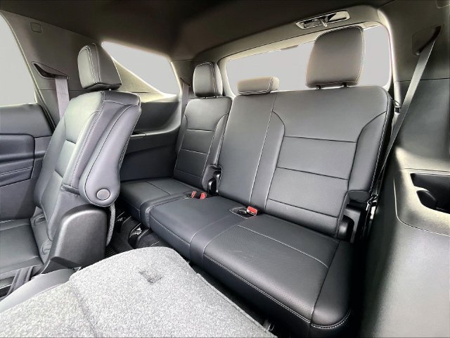 New 2027 Chevrolet Traverse LT w/ Sun and Wheel Package AWD/4WD image 27