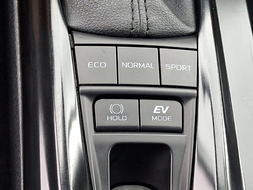 Used 2025 Toyota Camry LE FWD image 23