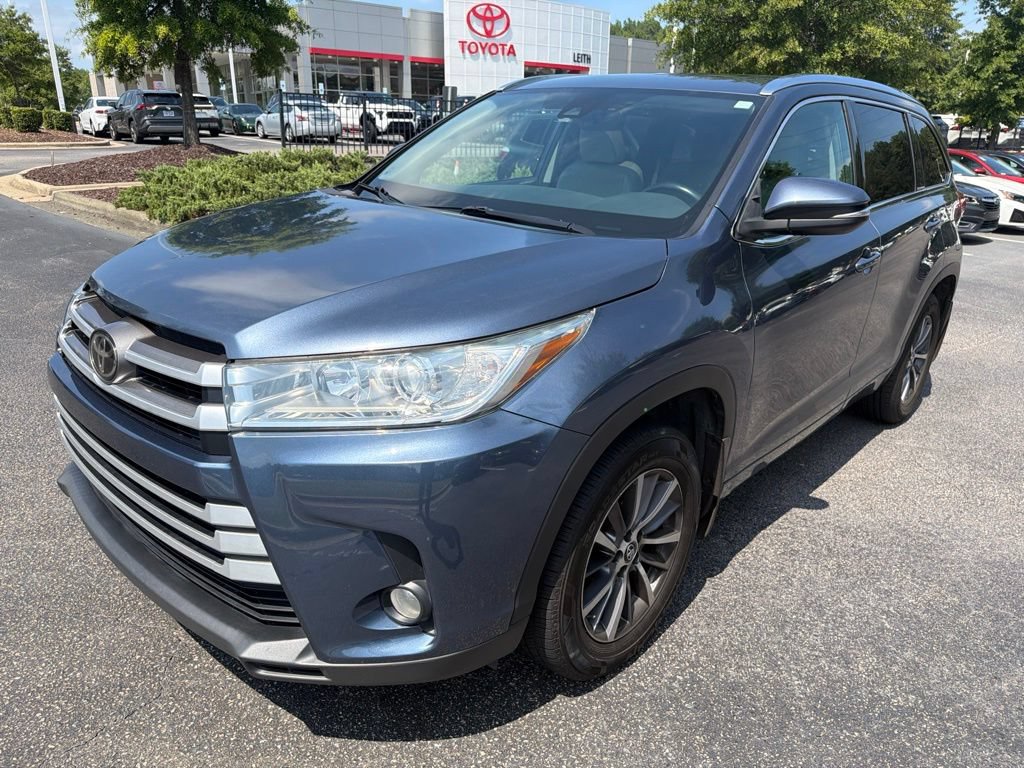 Used 2018 Toyota Highlander XLE AWD/4WD image 1