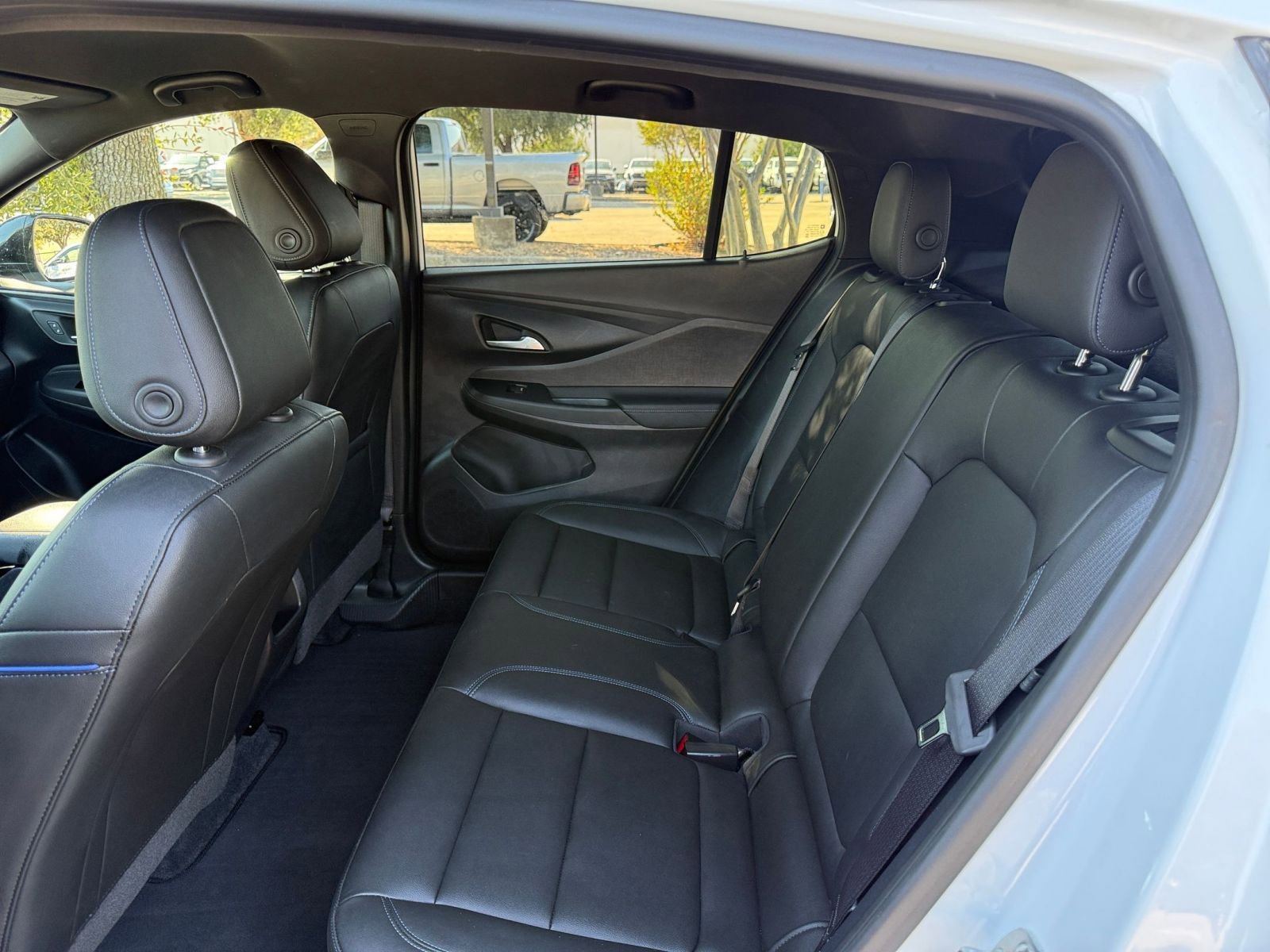 Used 2025 Buick Envista Sport Touring image 25