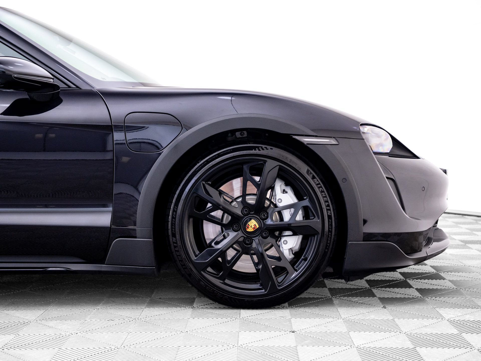 Certified 2023 Porsche Taycan Turbo AWD/4WD image 34