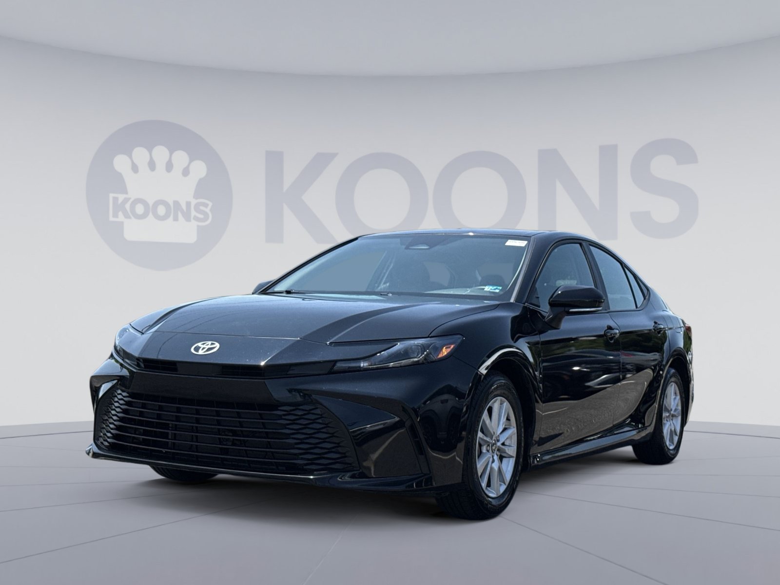 Used 2025 Toyota Camry LE FWD image 1