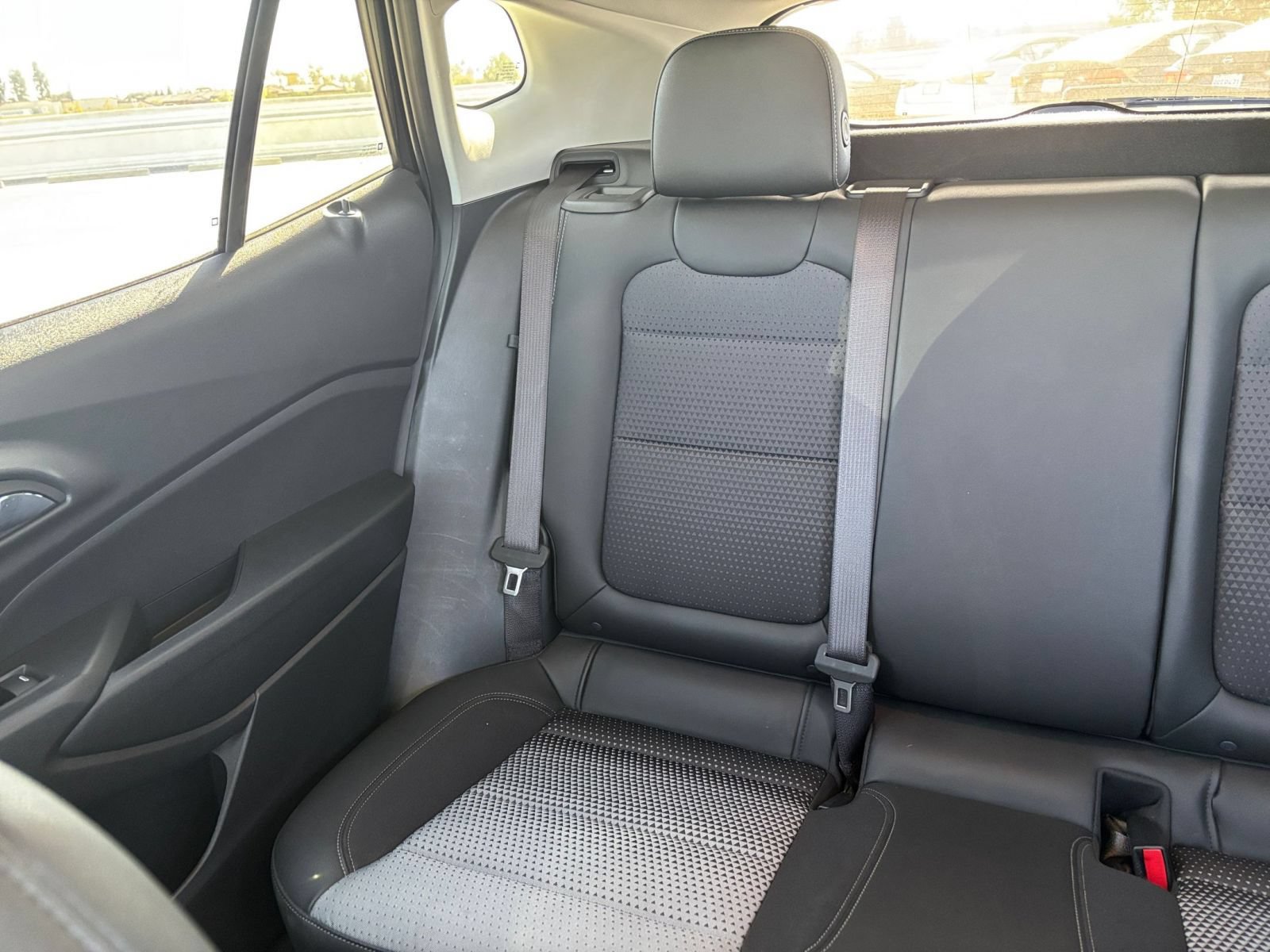 Used 2025 Chevrolet Trax LT FWD image 37