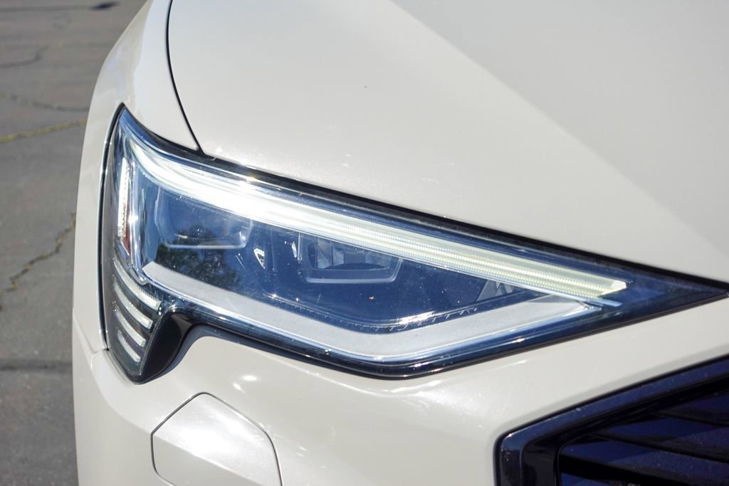 Used 2022 Audi e-tron Premium Plus w/ Premium Plus Package image 3