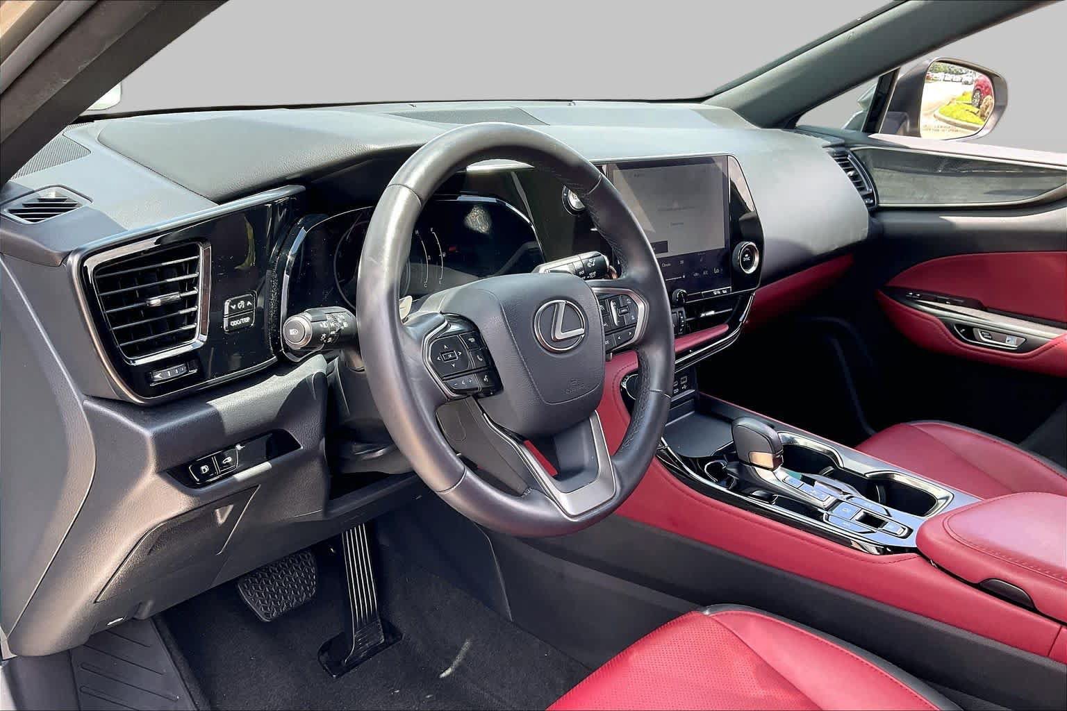 Used 2024 Lexus NX 250 FWD w/ Towing Package (2000 Lbs) image 15