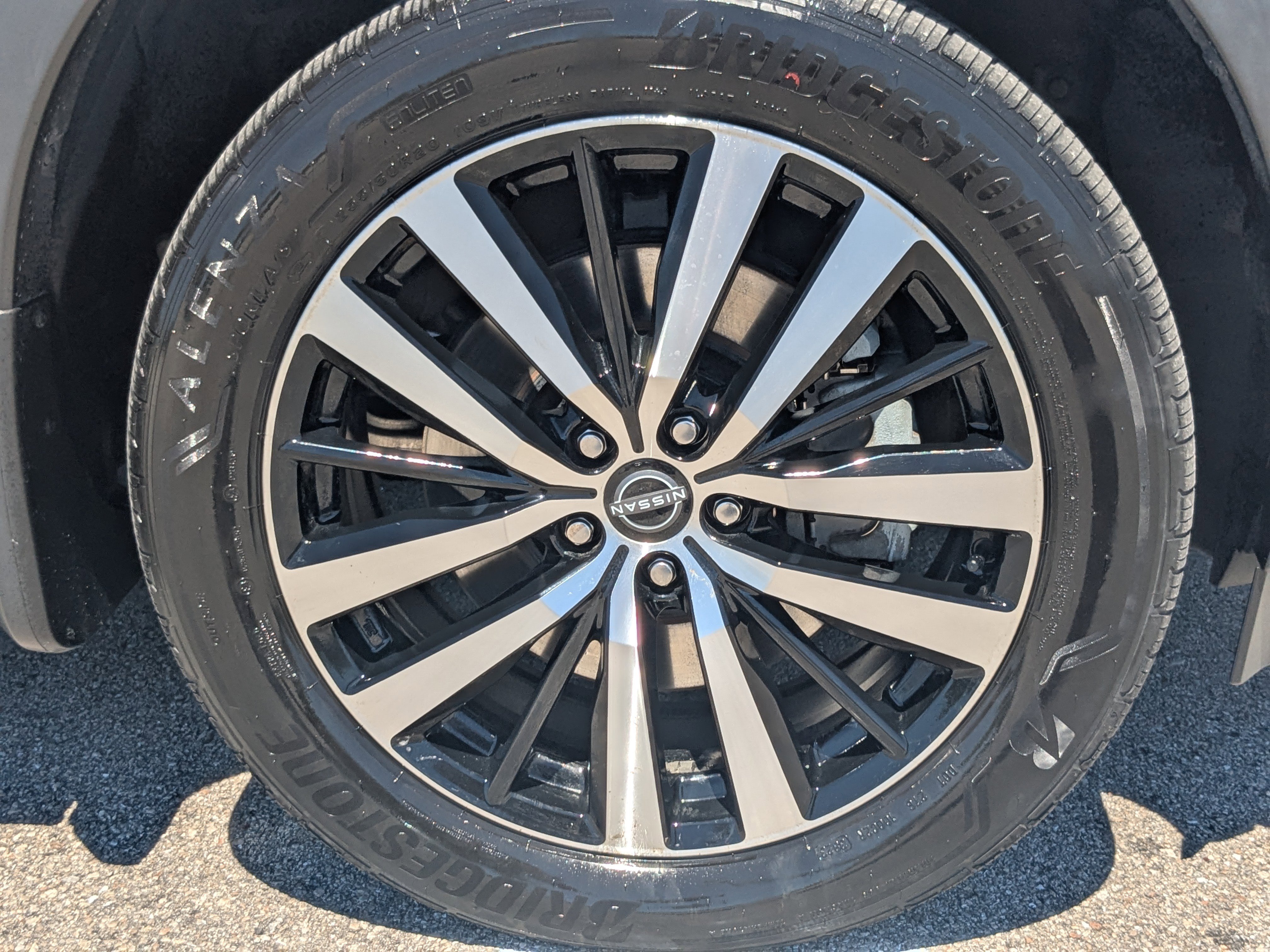 Used 2024 Nissan Pathfinder Platinum FWD image 11
