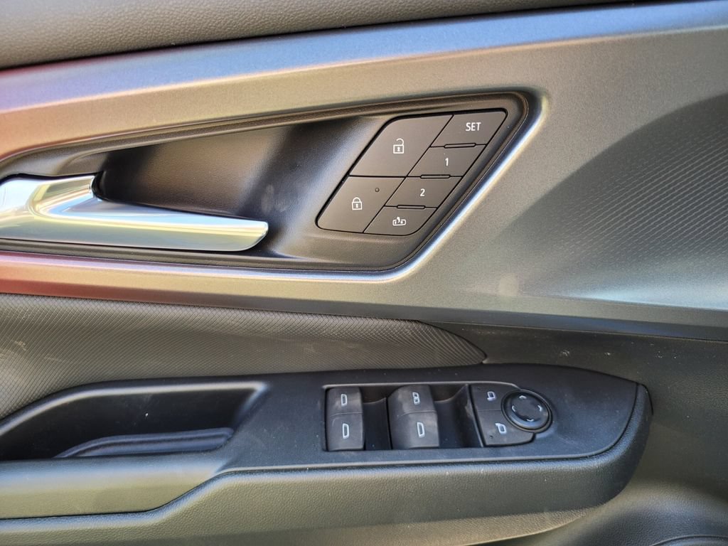 New 2025 Chevrolet Equinox EV RS w/ Active Safety Package 3 AWD/4WD image 25