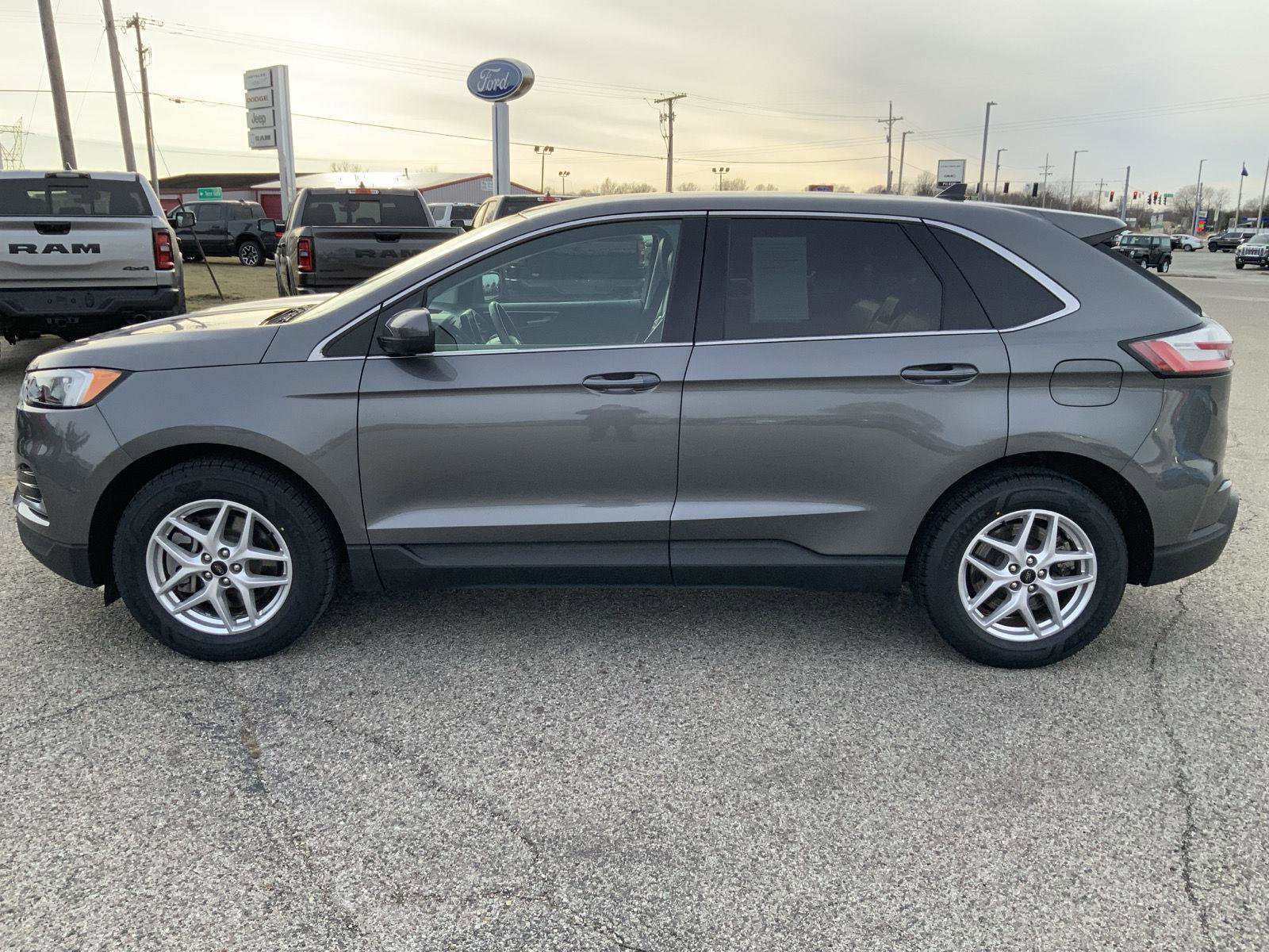 Used 2024 Ford Edge SEL image 6