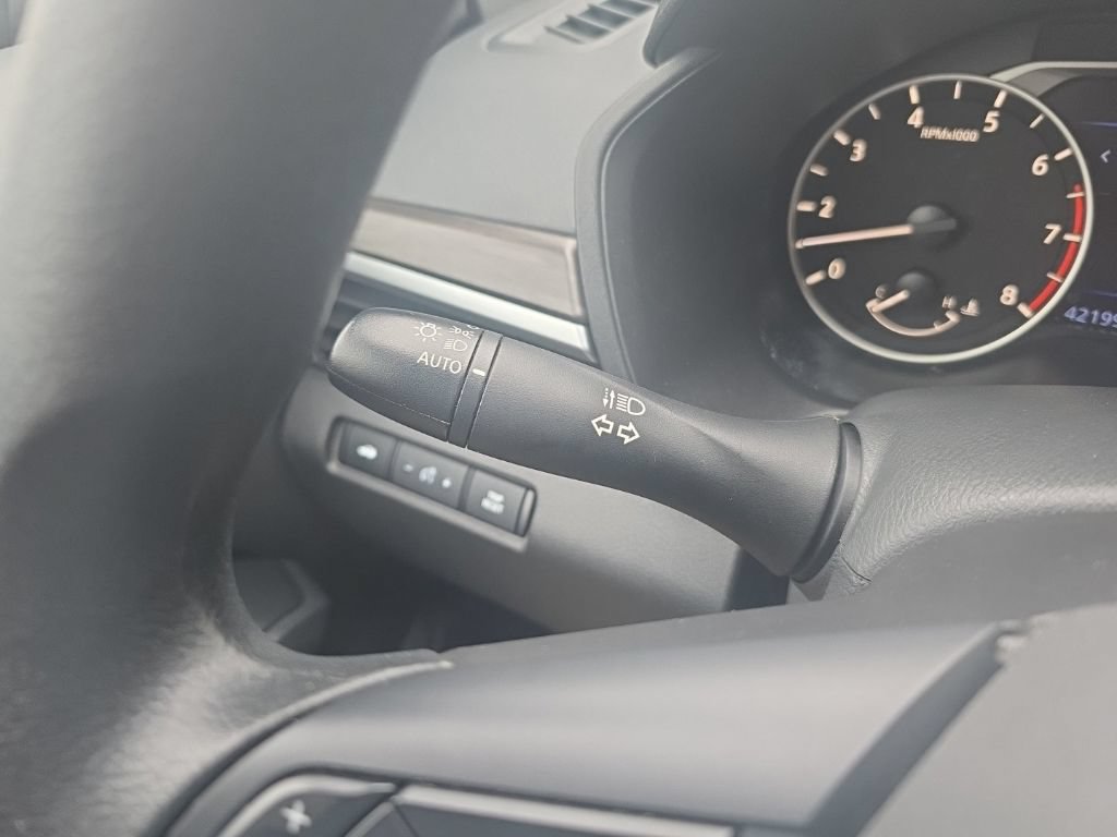 Used 2025 Nissan Altima 2.5 SV FWD image 18