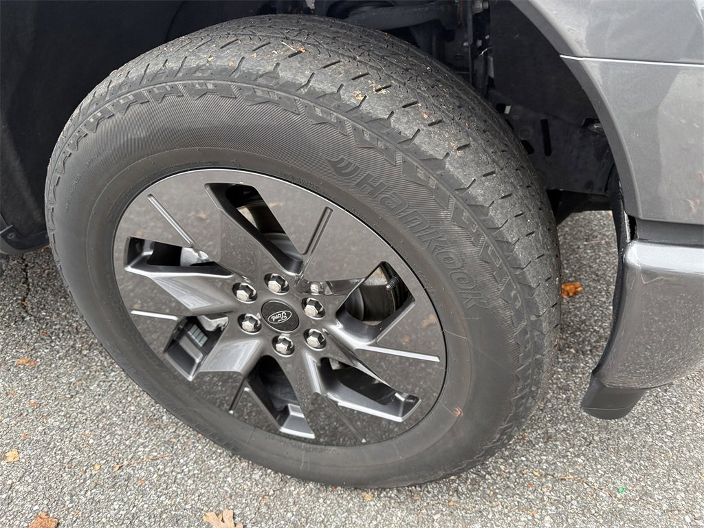 Used 2023 Ford F150 Lightning Lariat image 13