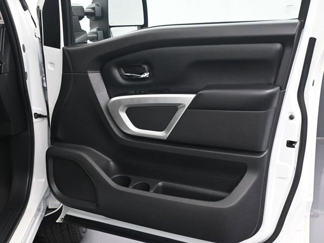 Used 2024 Nissan Titan SV w/ SV Convenience Package image 11