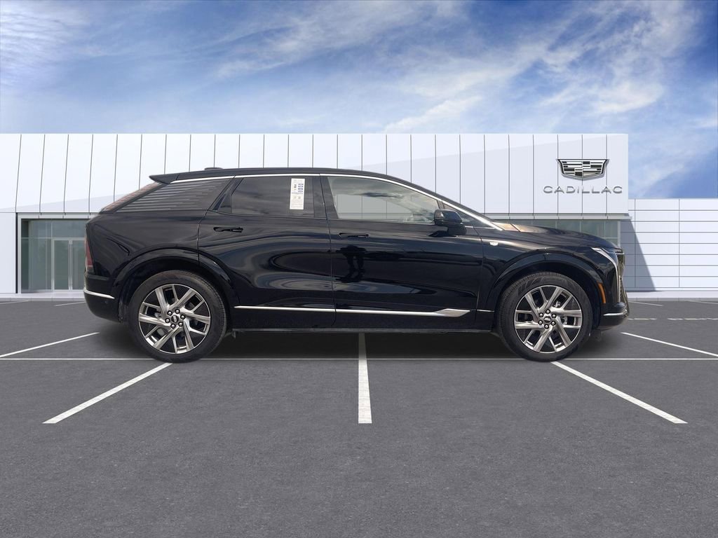 Certified 2025 Cadillac Optiq Luxury 2 w/ LPO, Floor Liner Package image 9