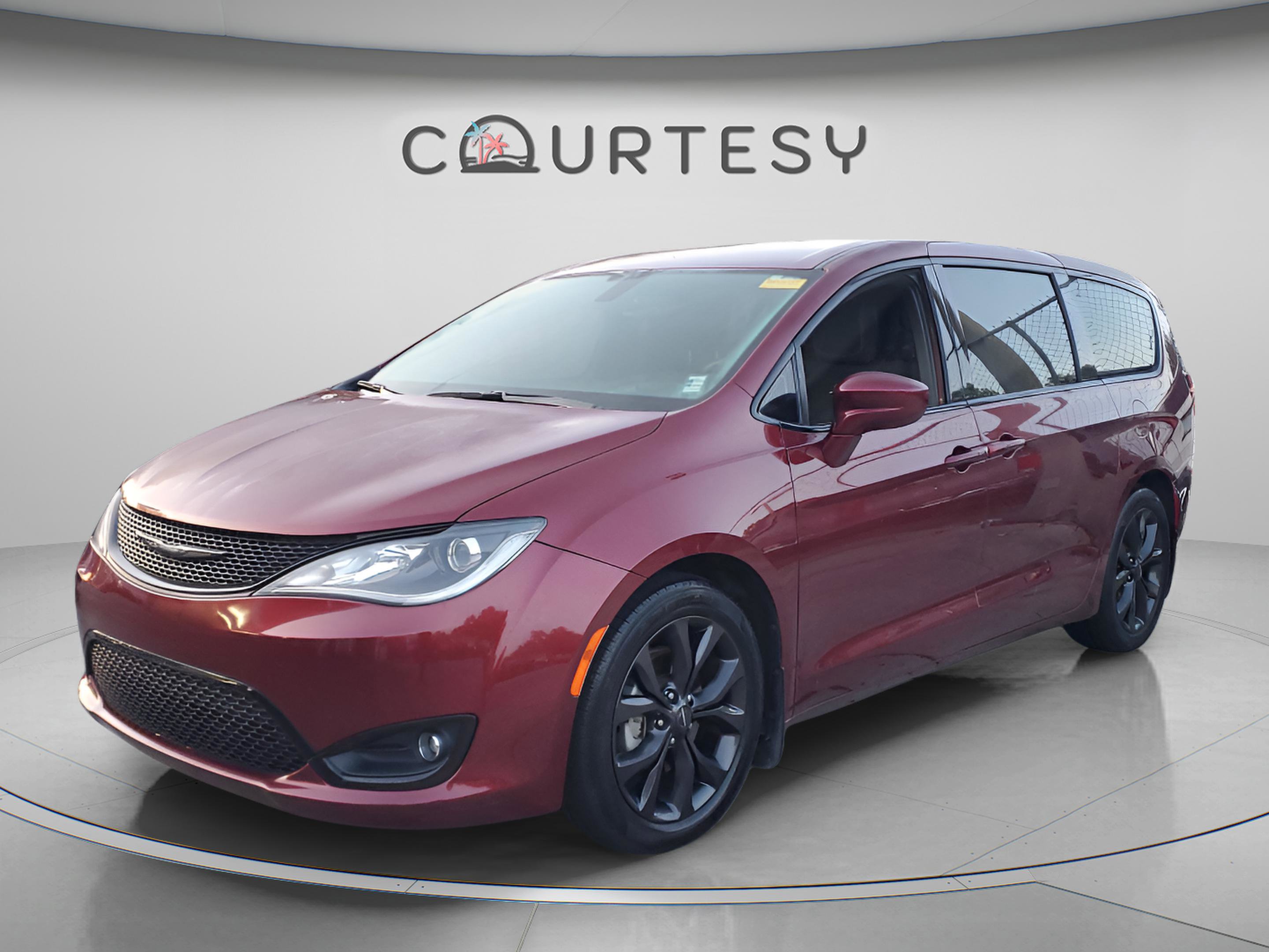 Used 2020 Chrysler Pacifica Touring w/ S Appearance Package FWD image 1