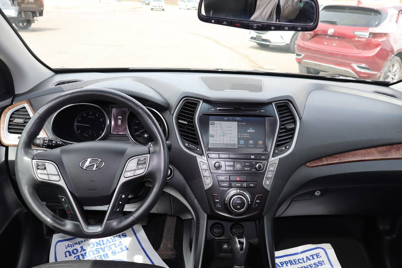 Used 2017 Hyundai Santa Fe Limited image 7